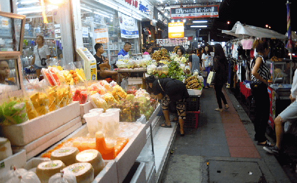 バンコクのフワイクワーン・ナイトマーケット