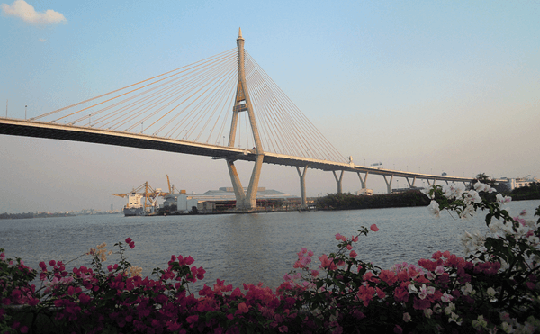 バンコクのプミポン2橋