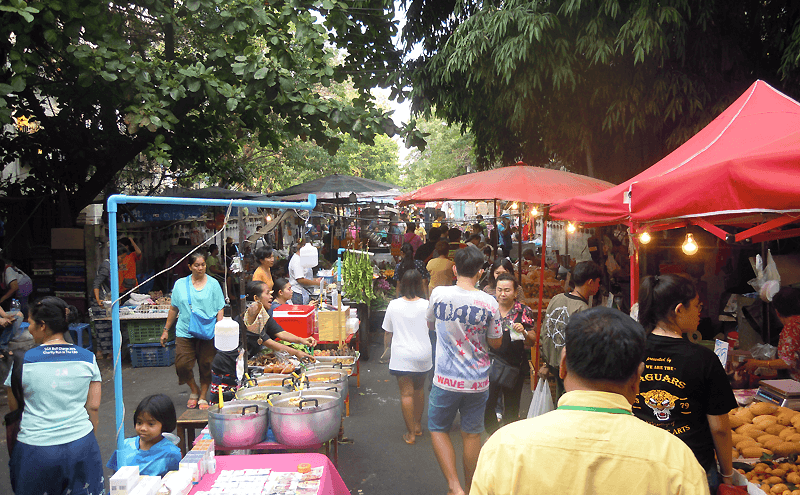 バンコクのディンデーン市場