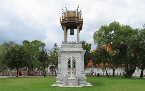 バンコクのワット ベンチャマボピット（大理石寺院）