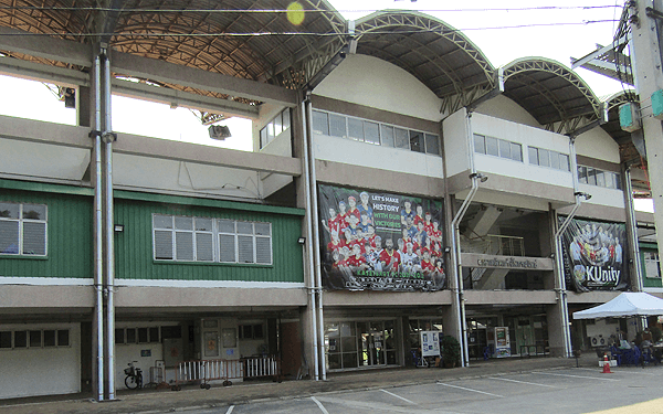 バンコクのカセサート大学内のカセサートFCのスタジアム