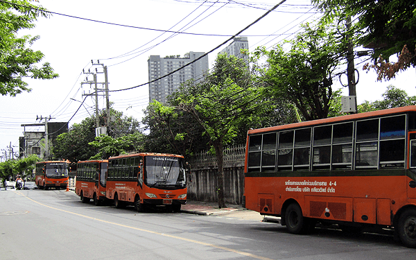 バンコクの4番のバス停留所
