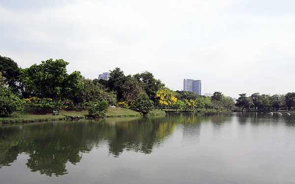 バンコクのワチラベンチャタット公園