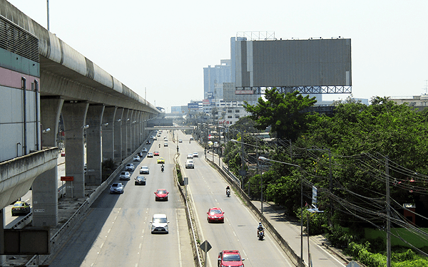 MRT Bang Phlu駅