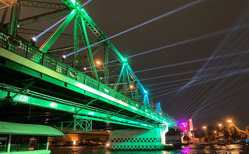 Vijit Chao Phraya-メモリアルブリッジ
