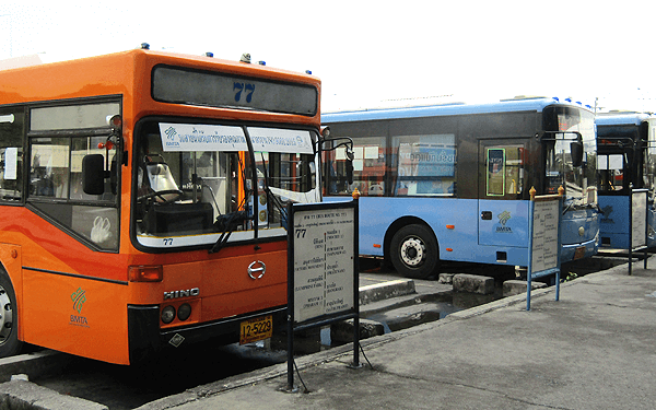バンコクの77番のバス