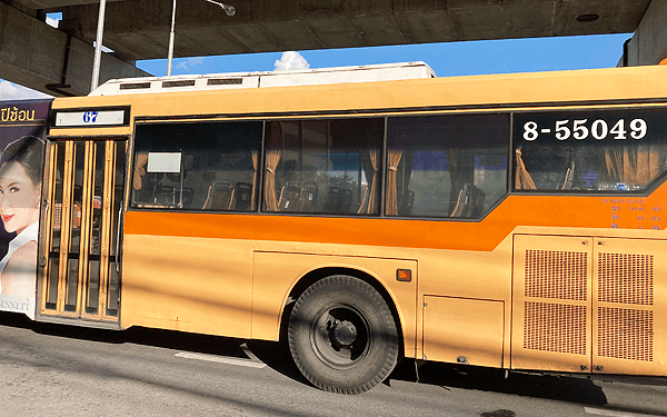 バンコク67番のバス
