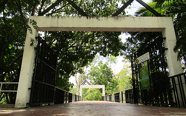 バンコクのワチラベンチャタート公園