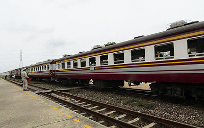 タイのバンパイン駅