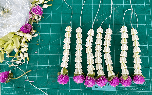 タイ花細工、千日紅をポイントにしたマーライ