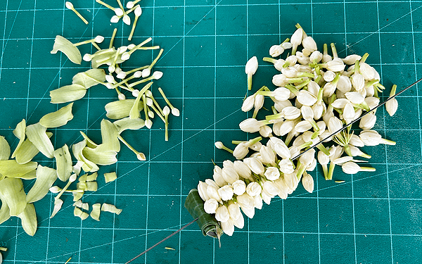 タイ花細工、千日紅をポイントにしたマーライ