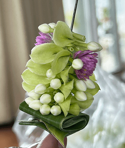 タイ花細工、千日紅をポイントにしたマーライ