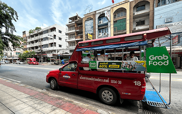 バンコクのウドムスックソンテウ