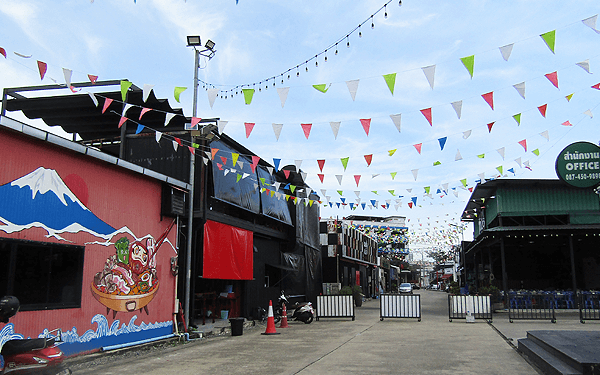 バンコクのウドムスックウォーク