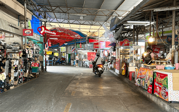 バンコクのウドムスック市場