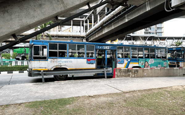バンコクの182番のバス