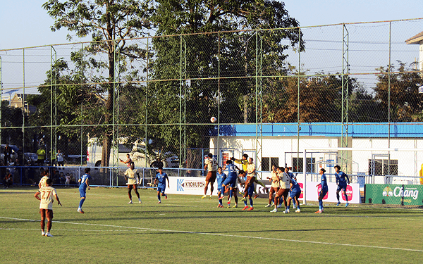 タイFAカップ、カスタムズVSブリーラム