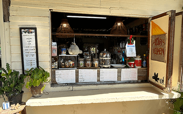 サラブリー工業団地手前のコーヒーや