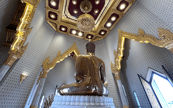 バンコクヤワラーのワット・トライミット