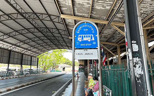 バンコクフアランポーンのバス停
